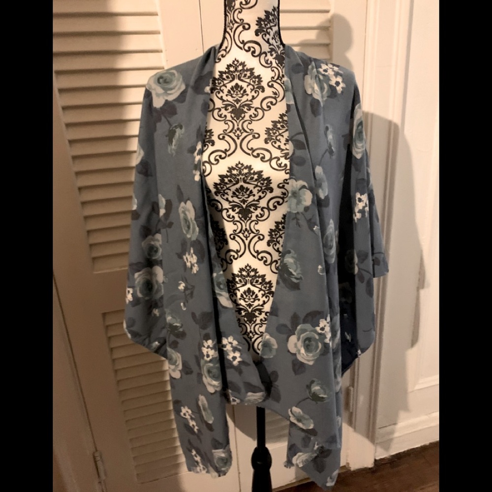Stylish Cape NWOT
